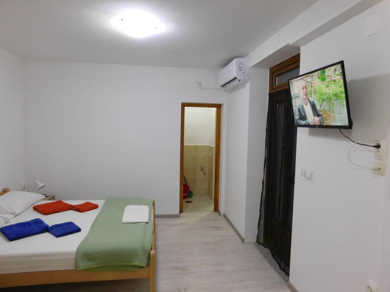 Apartments Leo Janjina ภายนอก รูปภาพ