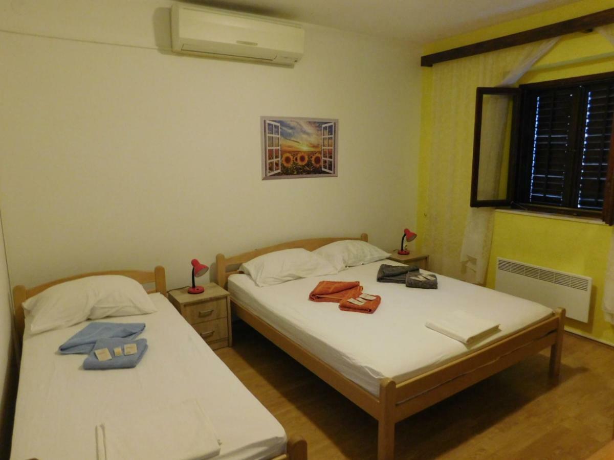 Apartments Leo Janjina ภายนอก รูปภาพ