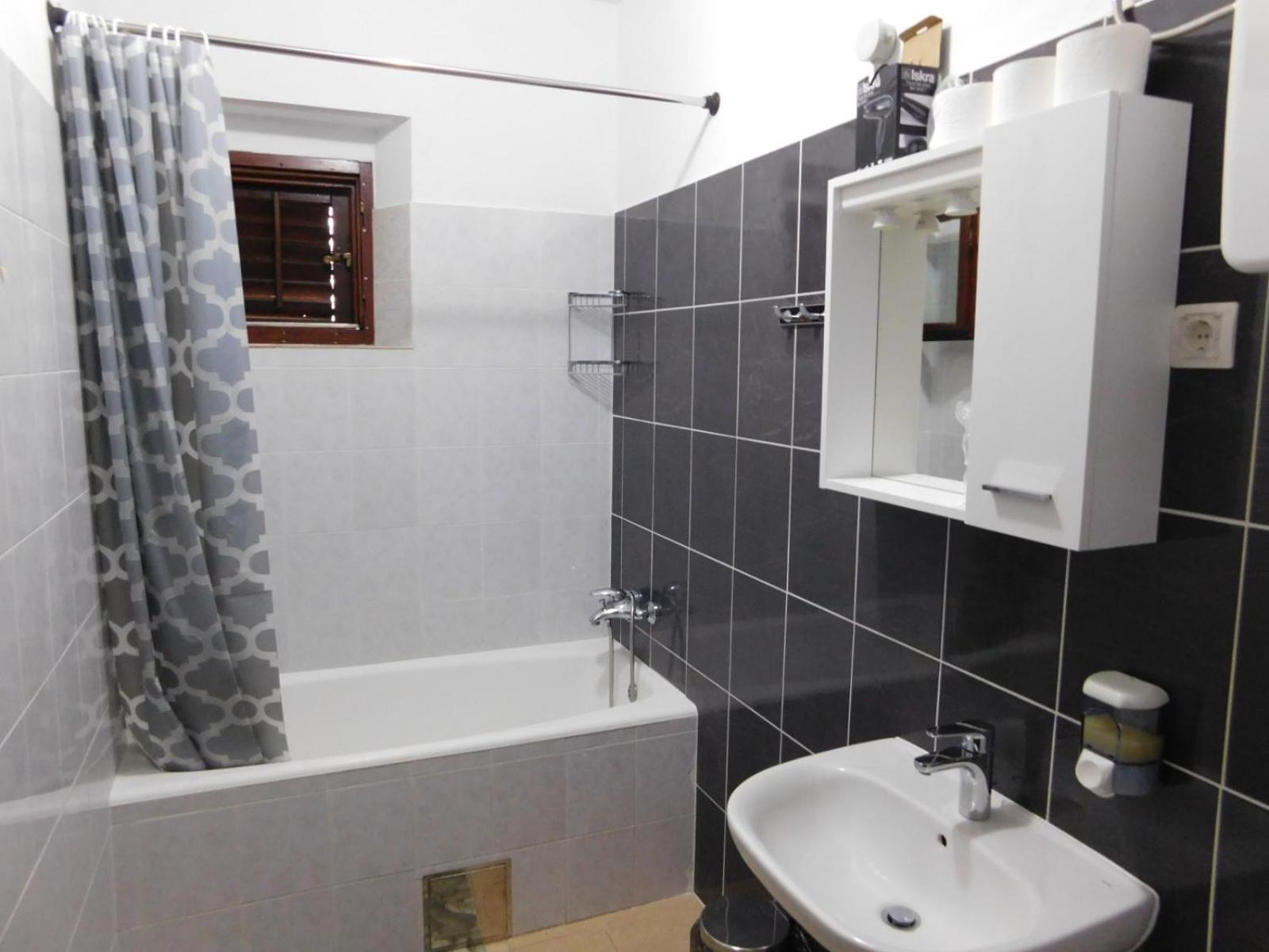 Apartments Leo Janjina ภายนอก รูปภาพ