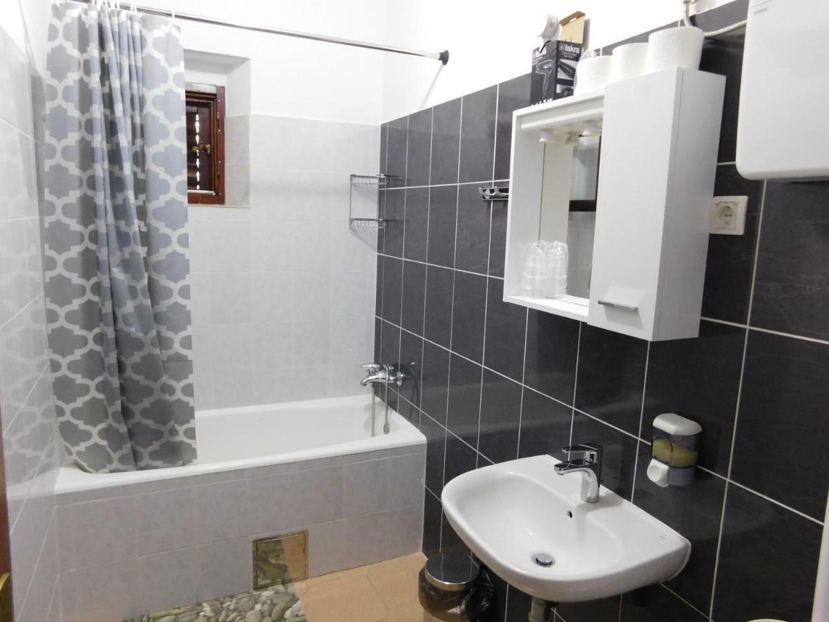 Apartments Leo Janjina ภายนอก รูปภาพ